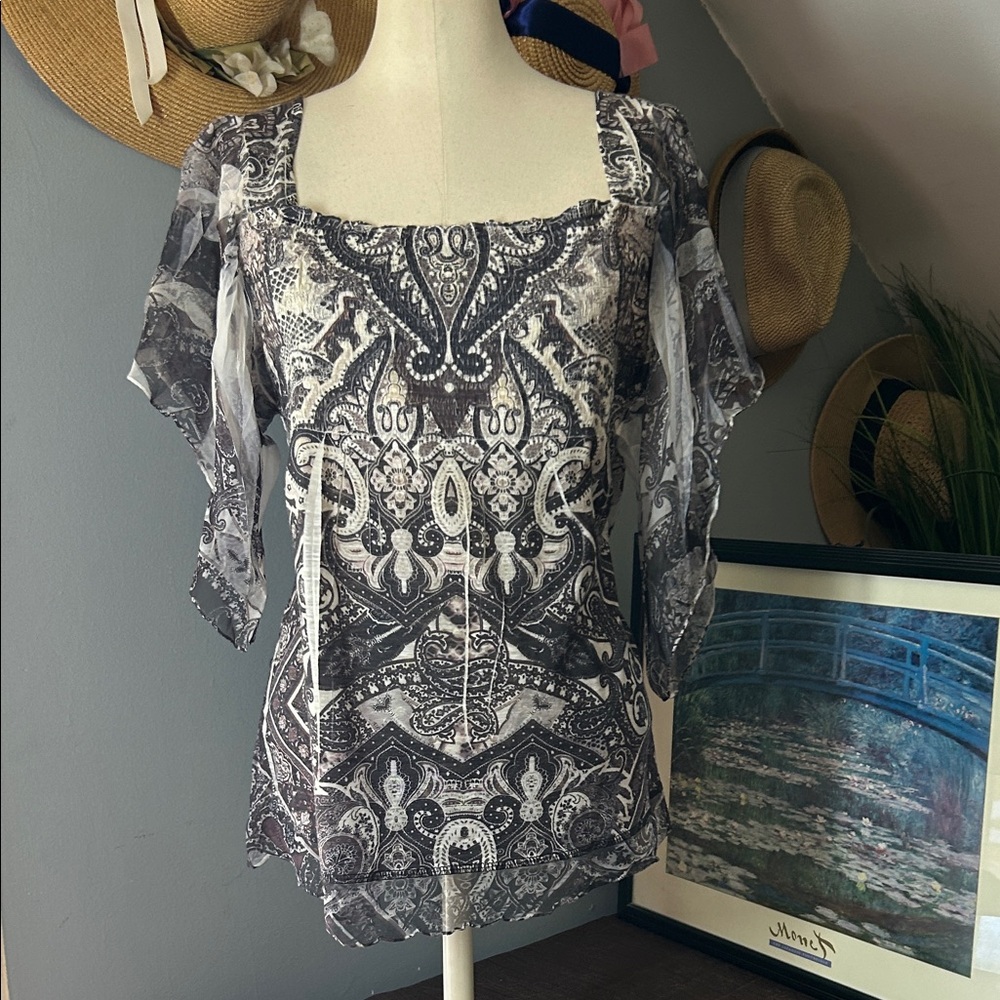 Elegant Black and White Patterned Women's Top